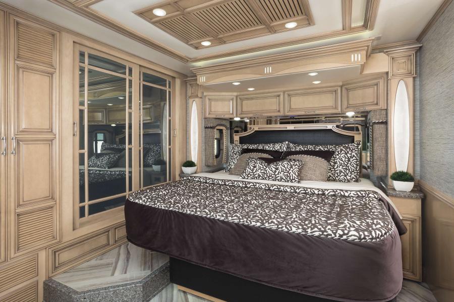 Интерьер Newmar Mountain Aire 2015 года  (фото 4 из 8)